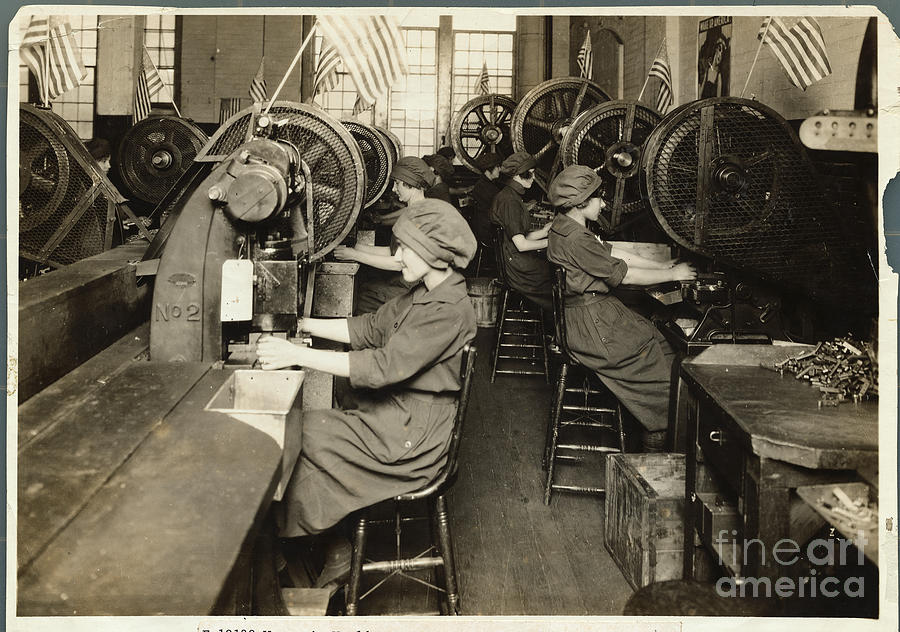 Women Working In World War I Factory Photograph by Bettmann