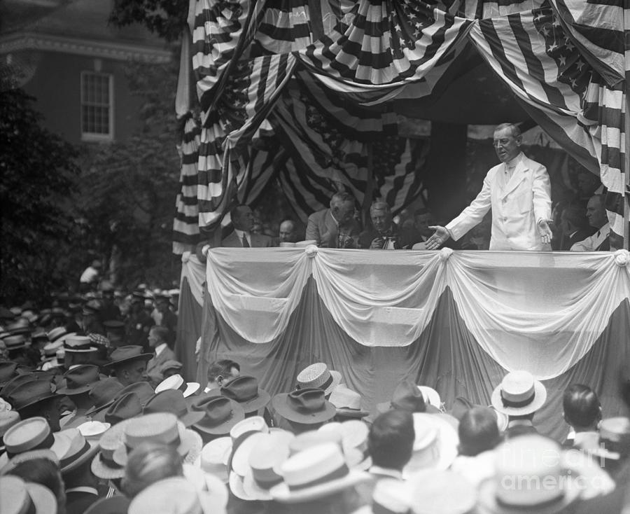 Woodrow Wilson Addressing Crowd Photograph by Bettmann
