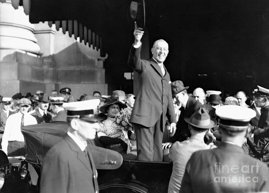 Woodrow Wilson And Crowd Photograph by Bettmann