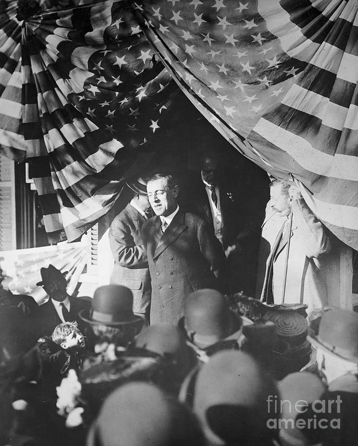 Woodrow Wilson Giving Speech Photograph by Bettmann