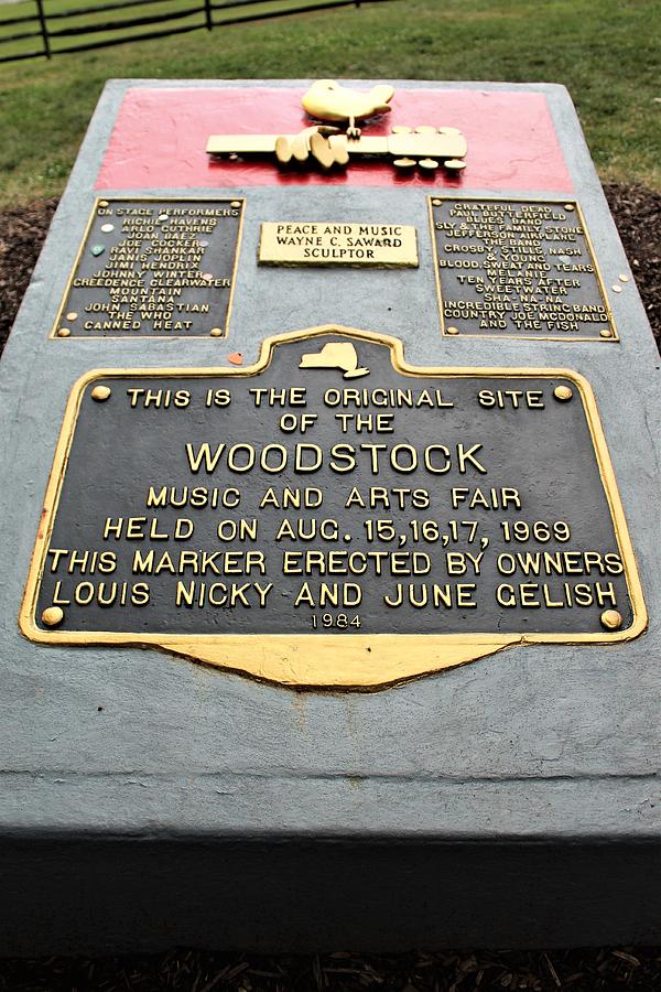 Woodstock Monument Photograph by Carol McGrath - Pixels