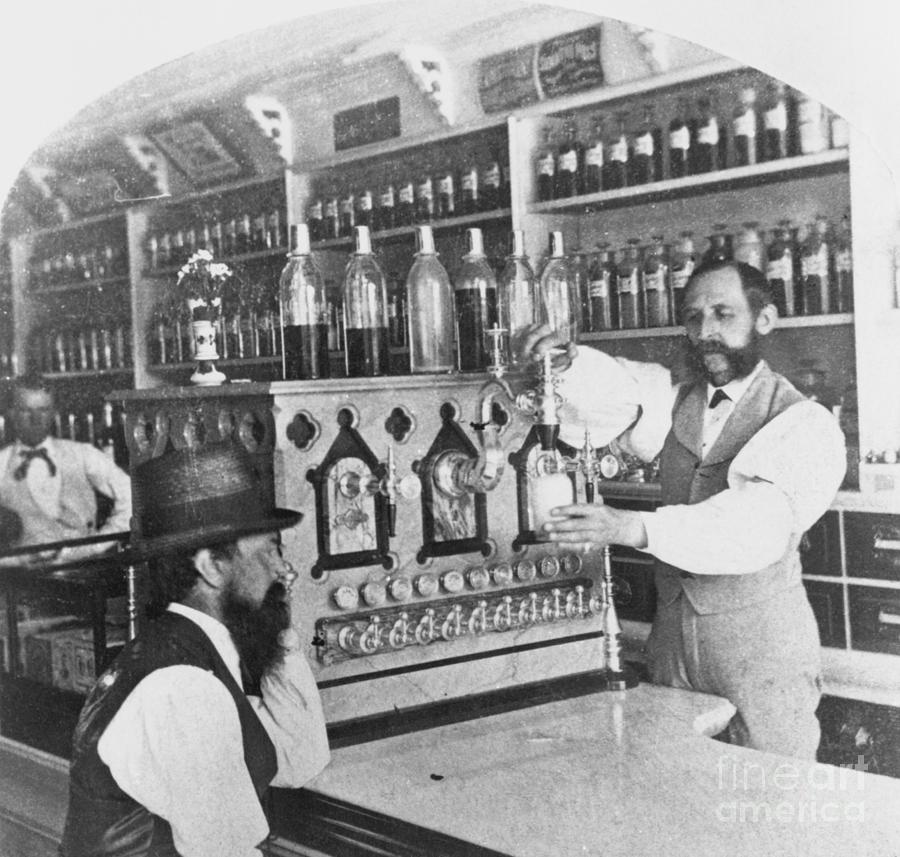 Worker Pouring Soda For Customer Photograph by Bettmann