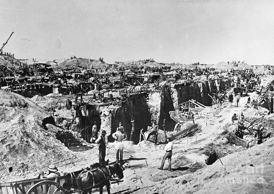 Workers At Kimberley Photograph by Bettmann