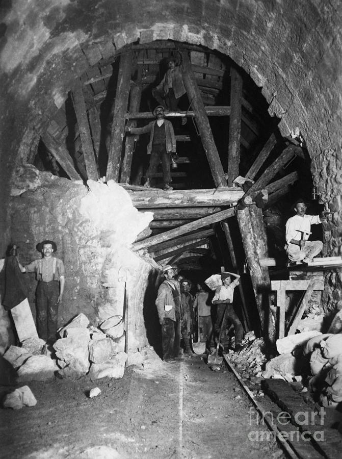 Workers In The Simplon Tunnel Photograph by Bettmann