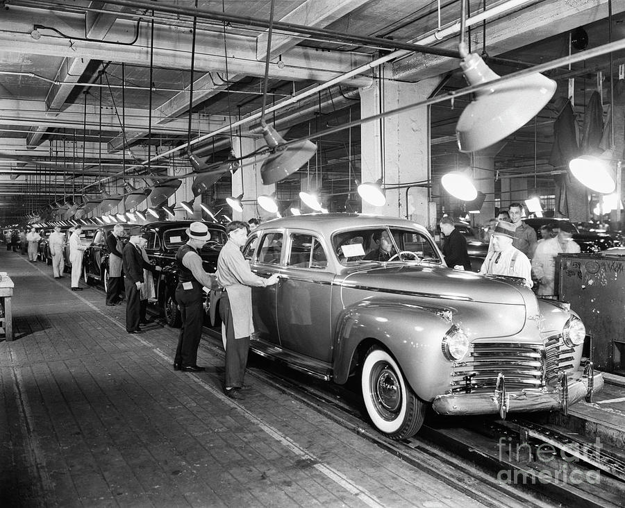 Workers Inspecting Chrysler Imperials Photograph by Bettmann