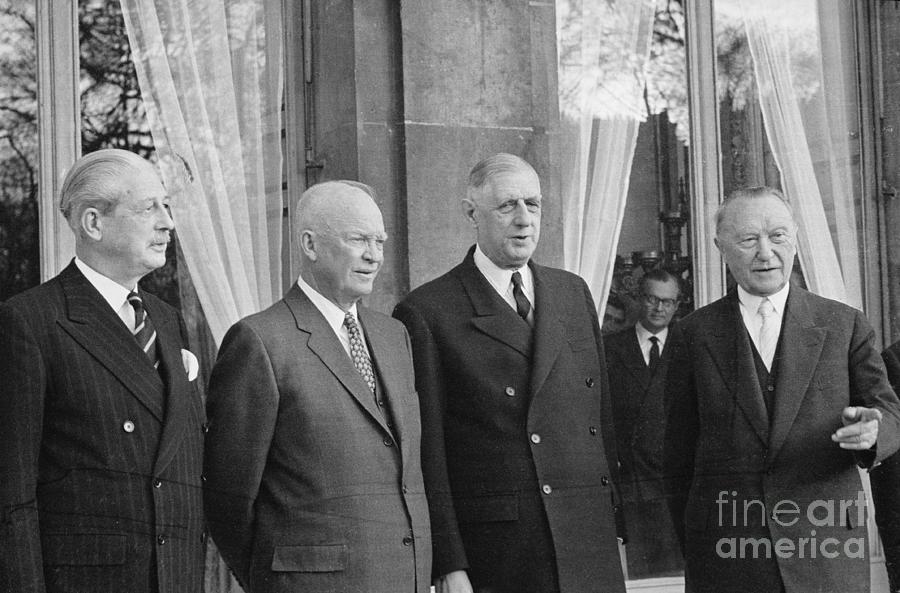 World Leaders At A Summit In Paris Photograph by Bettmann