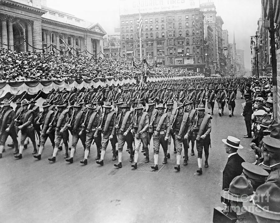 World War I Troops March In New York Photograph by Bettmann