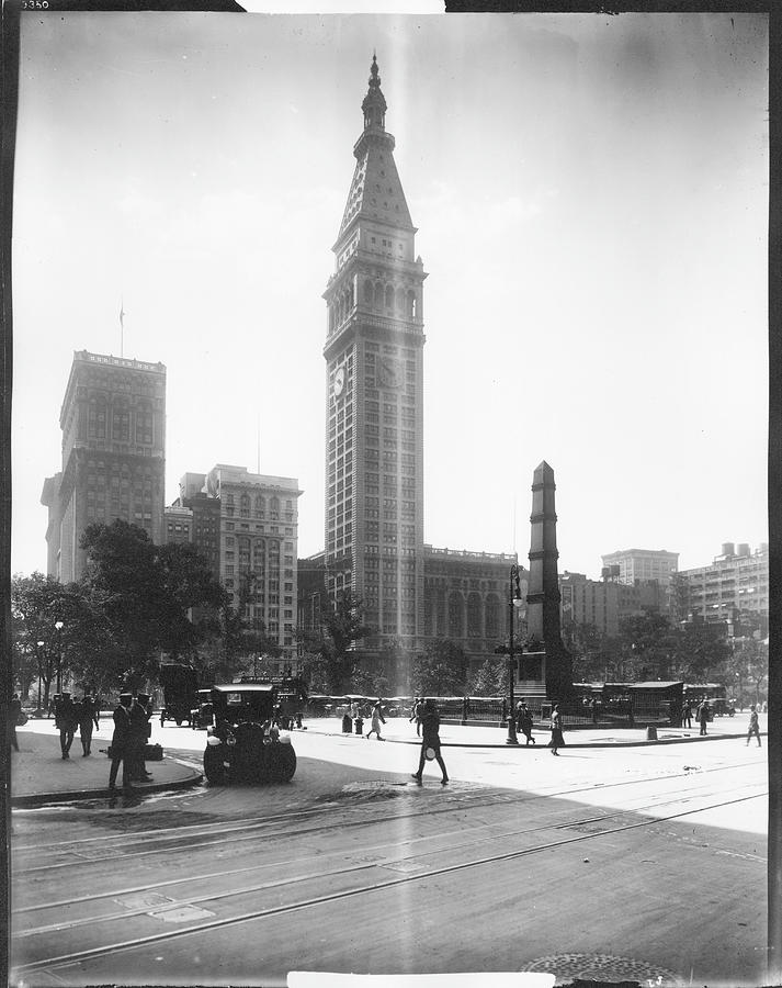 Worth Monument And Metropolitan Life Photograph by The New York Historical Society