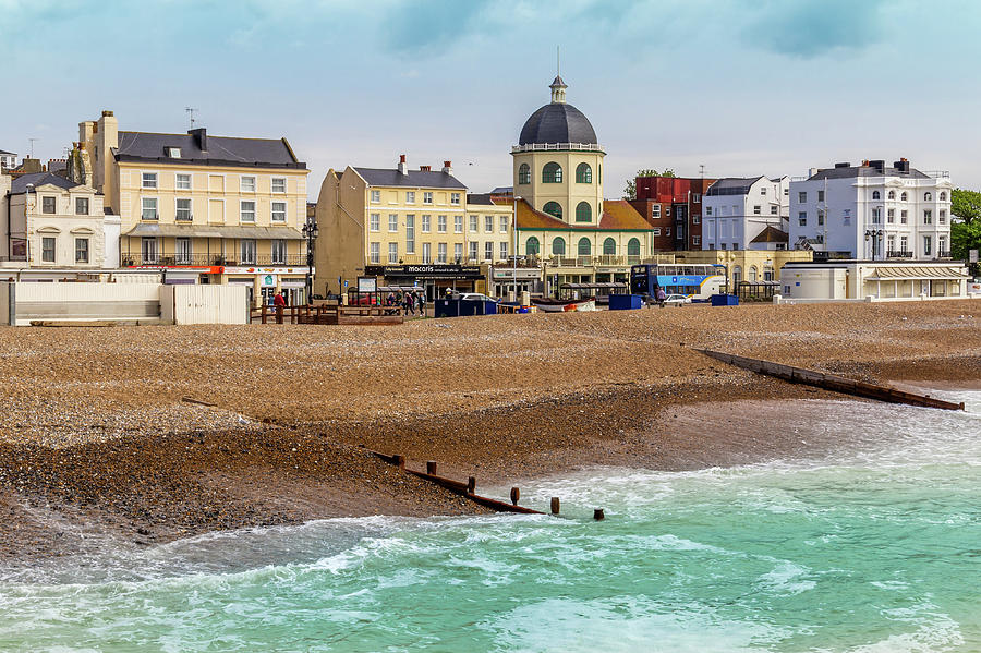 Worthing Seafront Photograph by Roslyn Wilkins