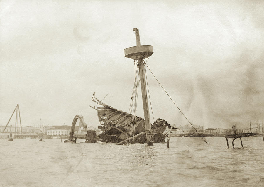 Wreck Of The Maine Photograph by Spencer Arnold Collection