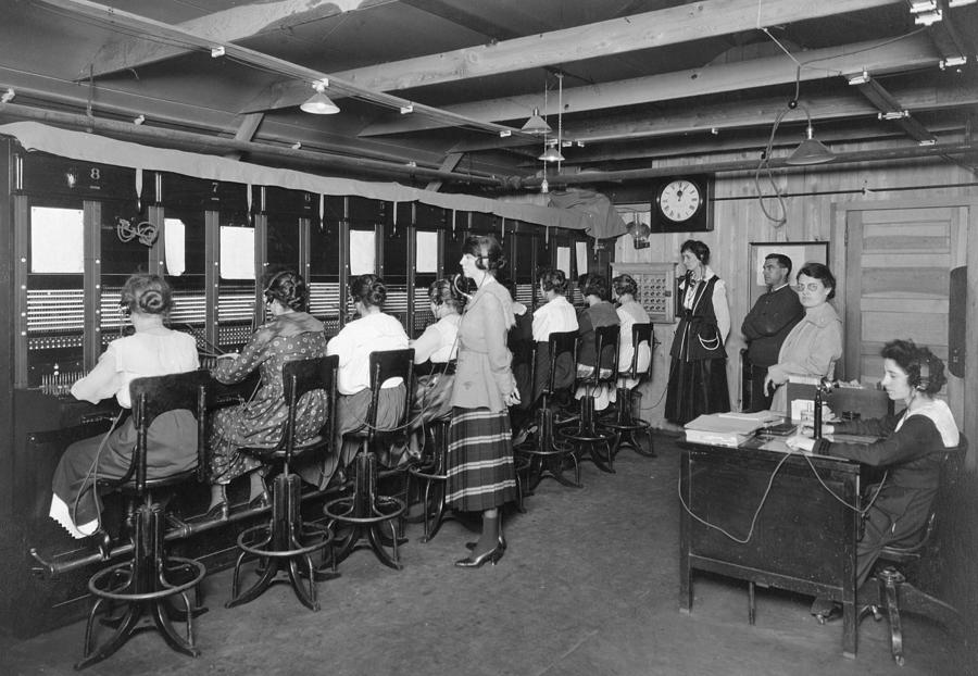 Wwi: Telephone Operators Photograph By Granger