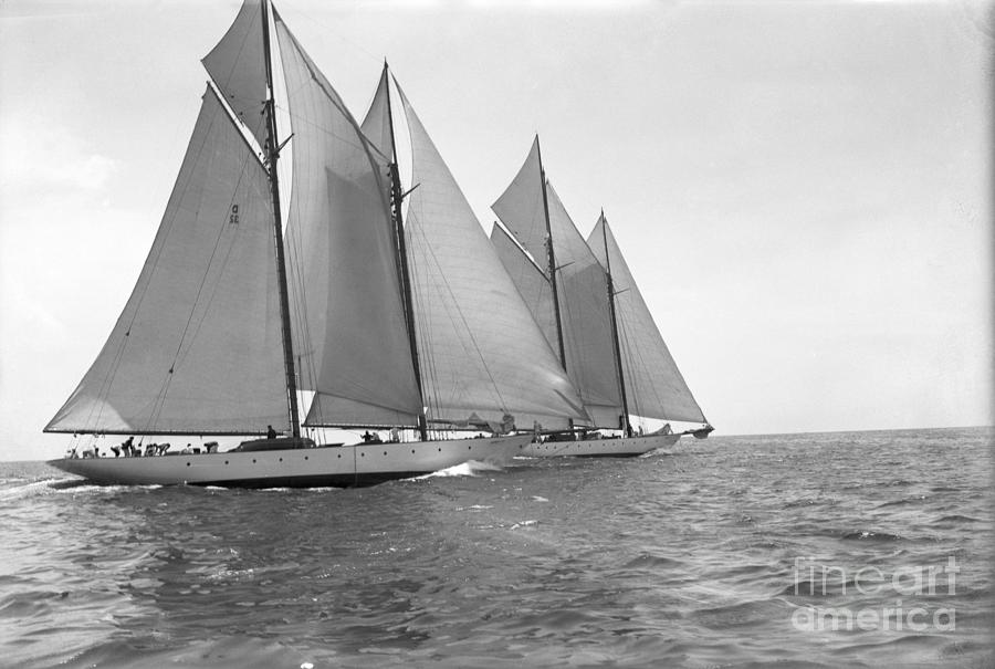 Sports Photograph - Yachts Beginning Race On Atlantic Ocean by Bettmann