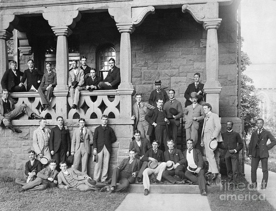 Yale Students Posing By Building Photograph by Bettmann