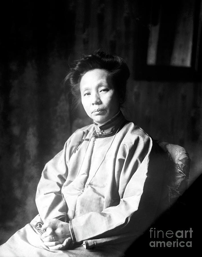 Portrait Photograph - Yamei Kin by Library Of Congress/science Photo Library