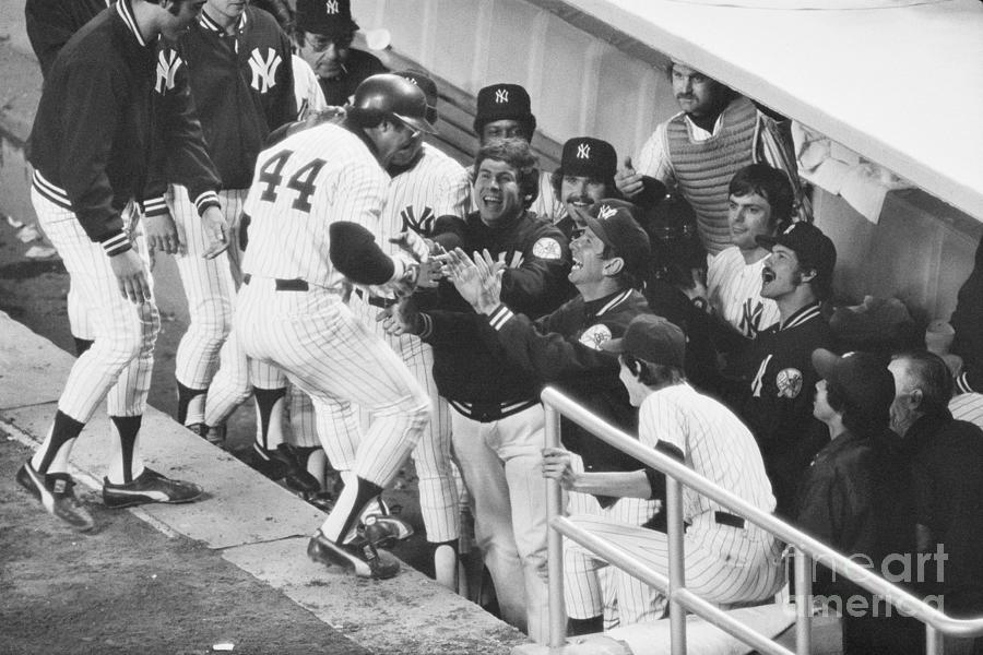 Yankees Congratulating Reggie Jackson Photograph by Bettmann