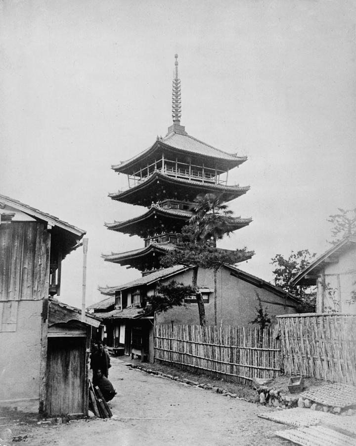 Yasaka Pagoda Photograph by Hulton Archive