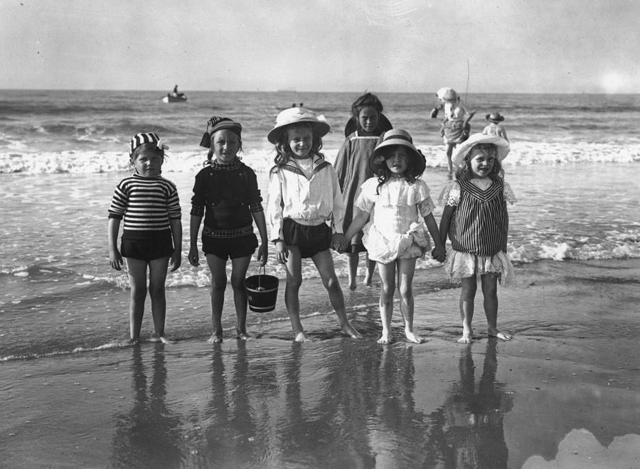 Young Bathers Photograph by Hulton Archive