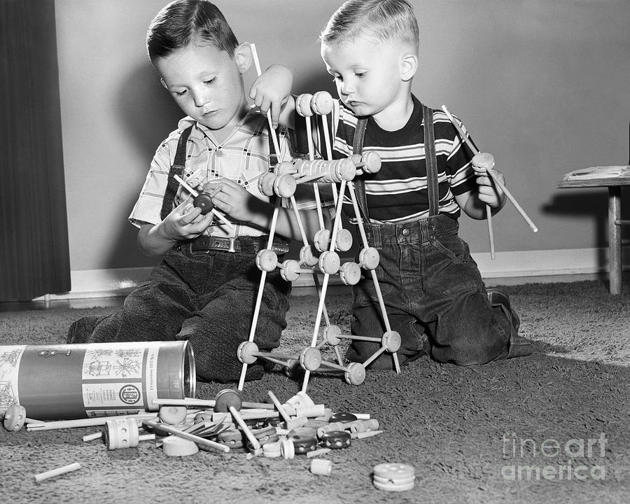 Young Brothers Playing With Tinker Toys Photograph by Bettmann