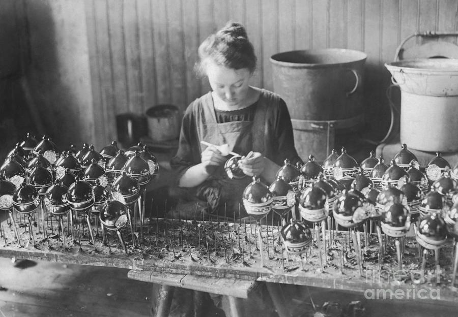 Young German Woman Painting Ornaments Photograph by Bettmann