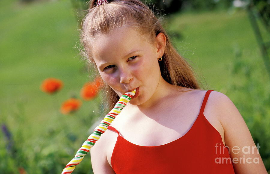 Young Girl Eating Lolly Photograph By Lea Paterson Science Photo