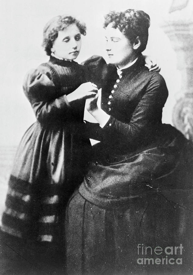 Young Helen Keller And Anne Sullivan Photograph by Bettmann