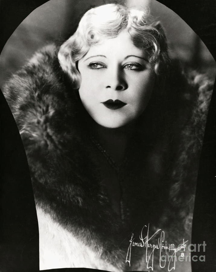 Young Mae West Photograph by Bettmann