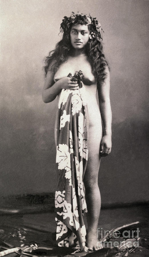 Young Tahitian Female Posing In Studio Photograph by Bettmann