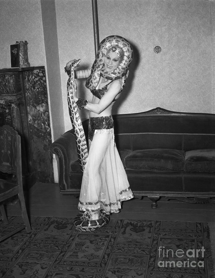 Young Woman Dancing With Snakes Photograph by Bettmann