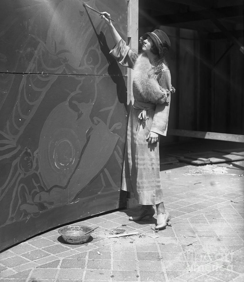 Young Woman Painting Mural Photograph by Bettmann
