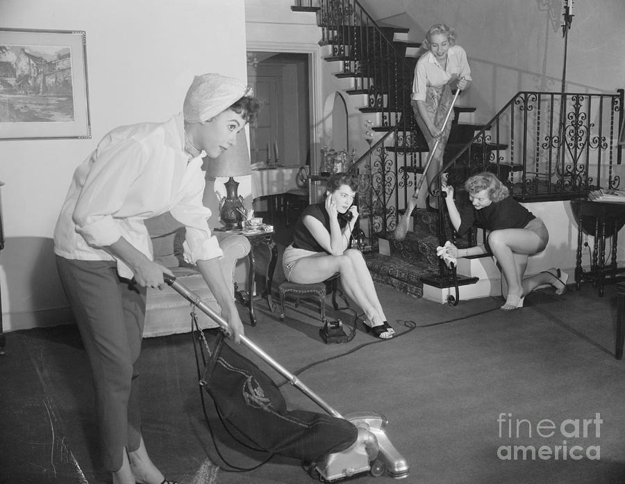 Young Women Cleaning A Room Photograph by Bettmann