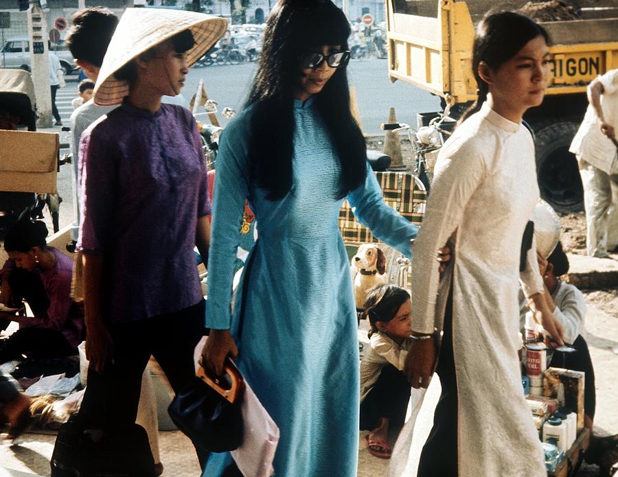 Young Women Shopping In Saigon In Photograph by Keystone-france