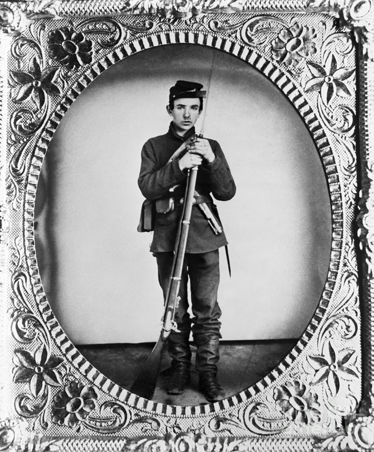 Youthful Union Infantry Private Photograph by Bettmann