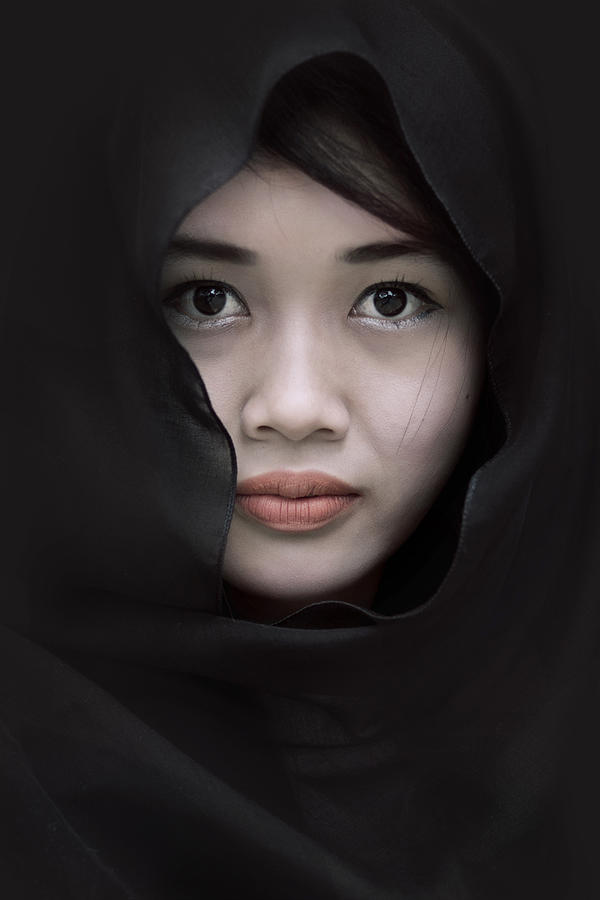 Portrait Photograph - Yulia by Teguh Yudhi Winarno