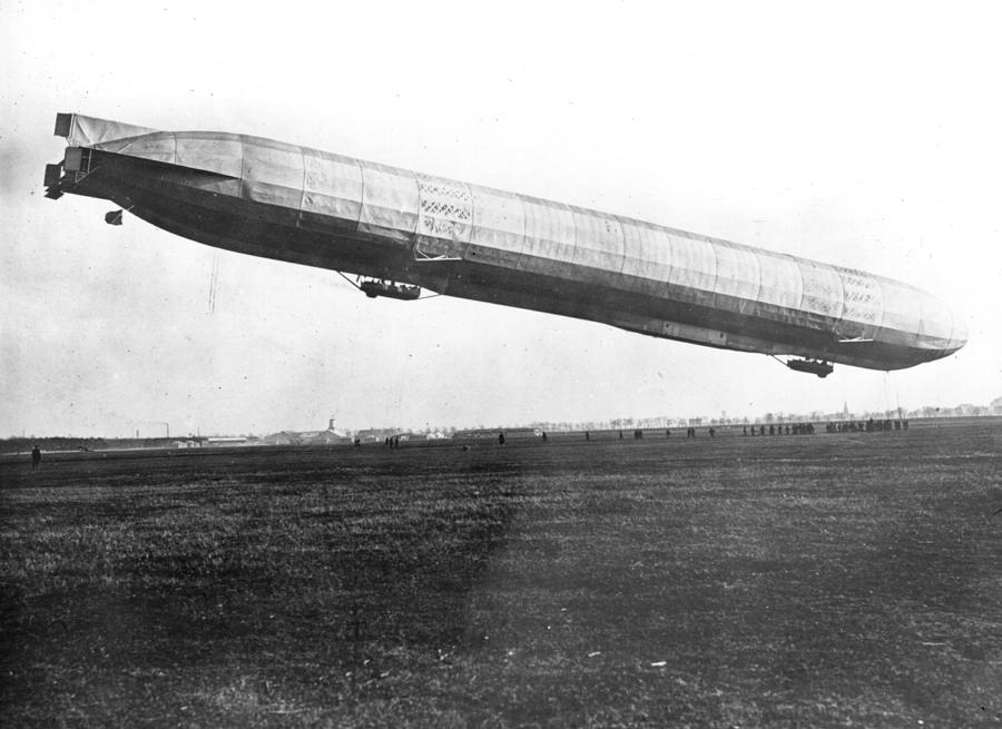 Zeppelin Ascending Photograph by Hulton Archive