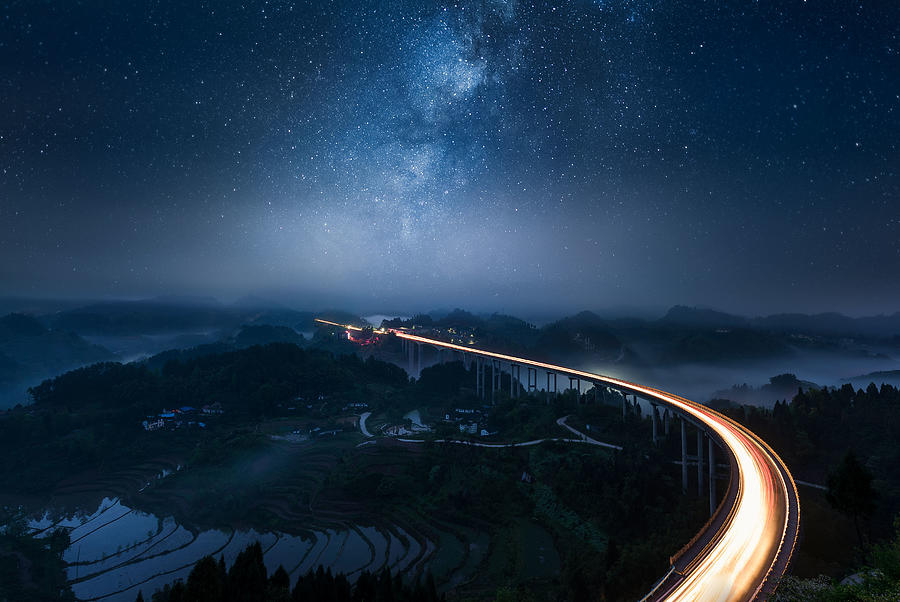 Night Photograph - Zhoujiashan by Hu Zonghao