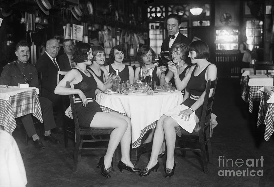 Ziegfield Girls Lunching In Bathingsuits Photograph by Bettmann