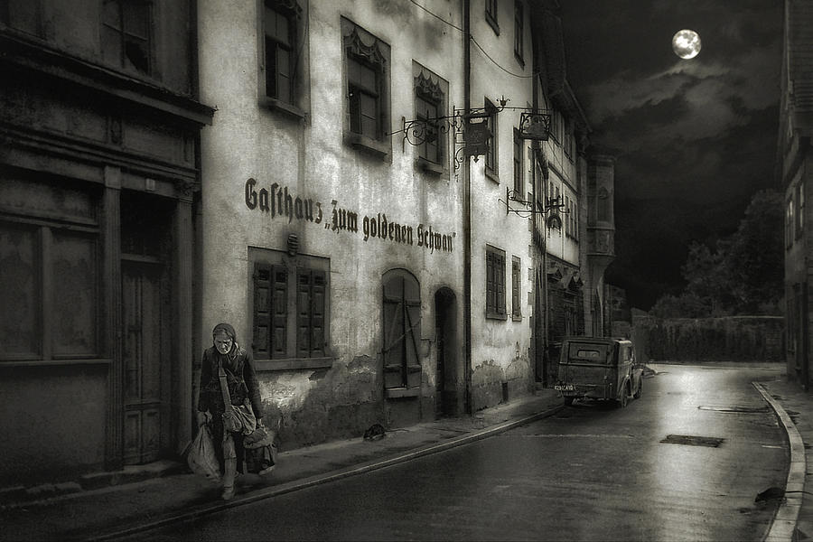 City Photograph - Zum Goldenen Schwan by Holger Droste