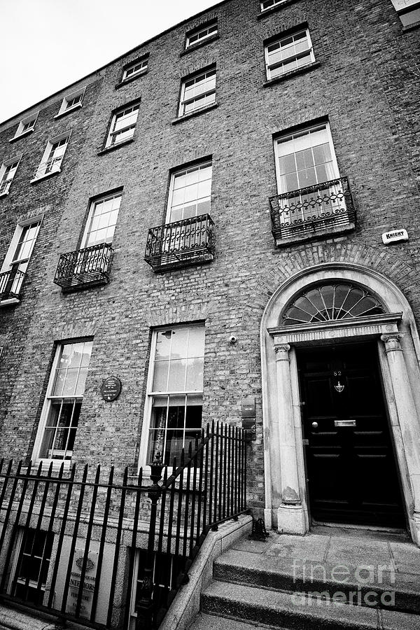 Architecture Photograph - 82 Merrion Square Former Home Of Senator William Butler Yeats Dublin Republic Of Ireland #1 by Joe Fox