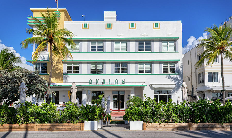 Avalon Hotel Photograph by Mark Chandler - Fine Art America