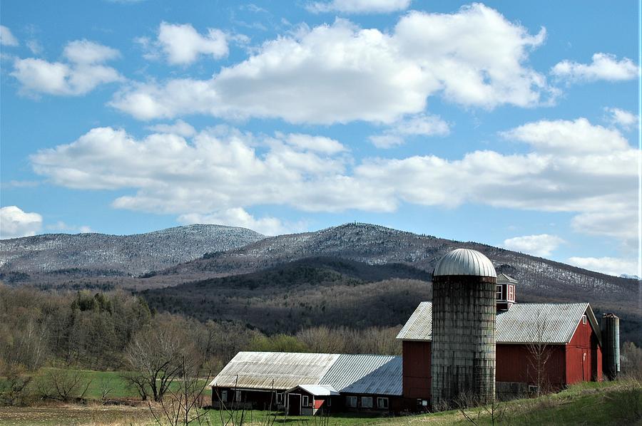 Bank Barn On Hogback Road Photograph by Sharon Thompson - Pixels