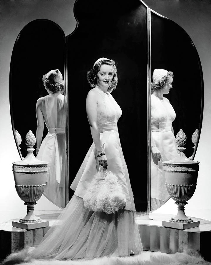 BETTE DAVIS in DARK VICTORY -1939-, directed by EDMUND GOULDING. #1 Photograph by Album