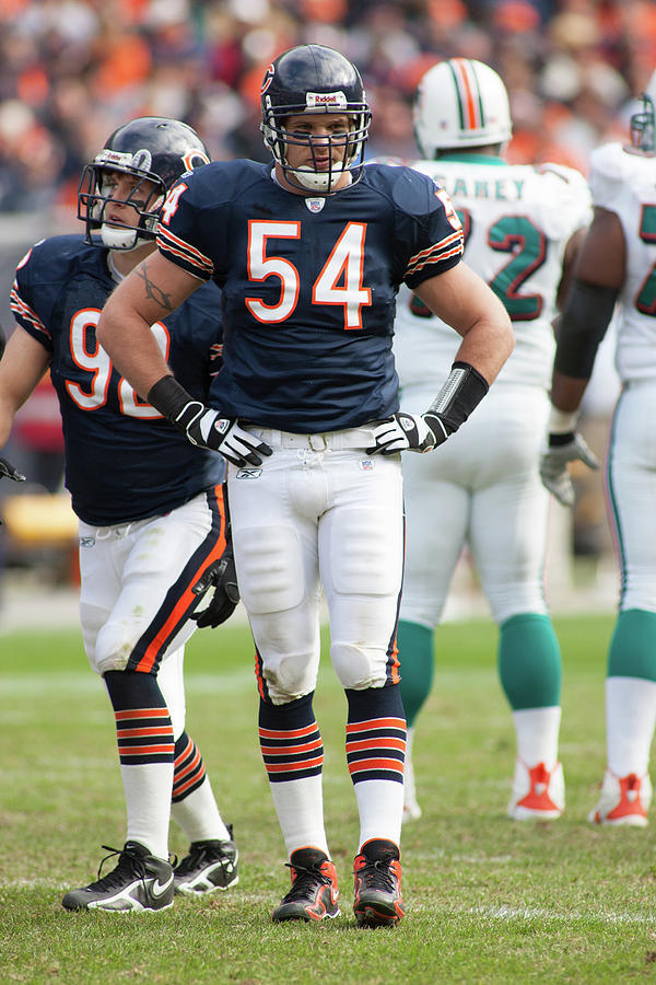 Brian Urlacher Chicago Bears On Canvas Print