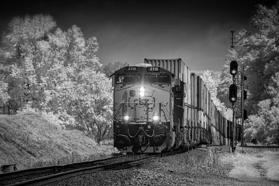 CSXT 3115 pulls upgrade leading Q025 at Mortons Gap KY #1 Photograph by Jim Pearson