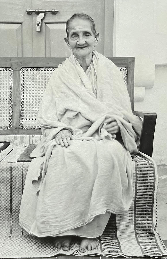 Didi Ma, Swami Muktananda Giri, Mother of Anandamayi Ma #1 Photograph by Unknown