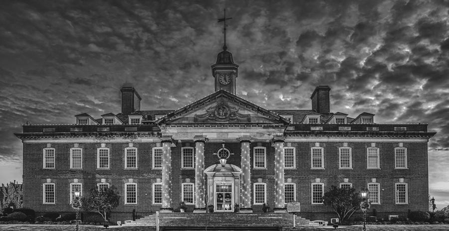 Dressed up for Christmas - Hardin County Courthouse #1 Photograph by ...