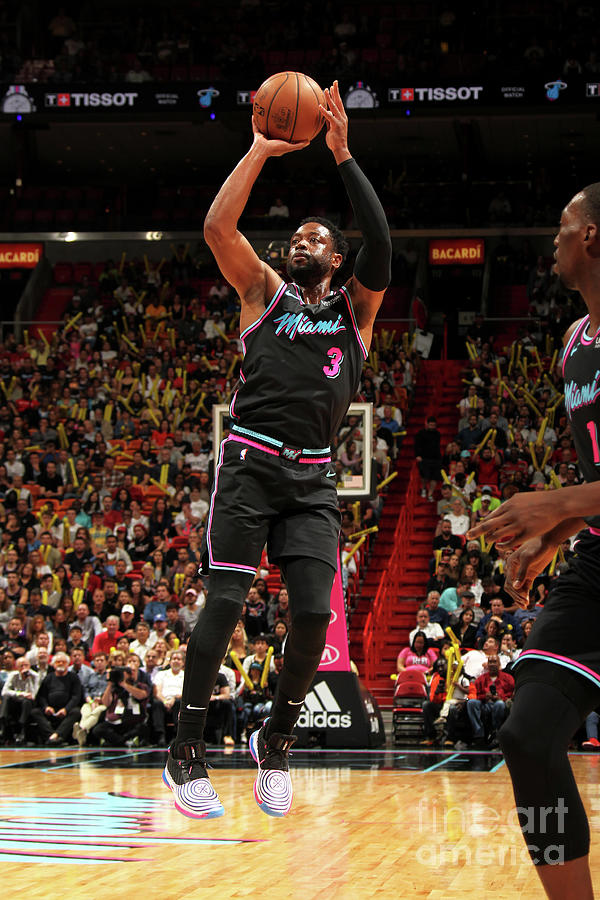 Dwyane Wade Photograph by Oscar Baldizon Dwyane Wade Photograph by Oscar Baldizon