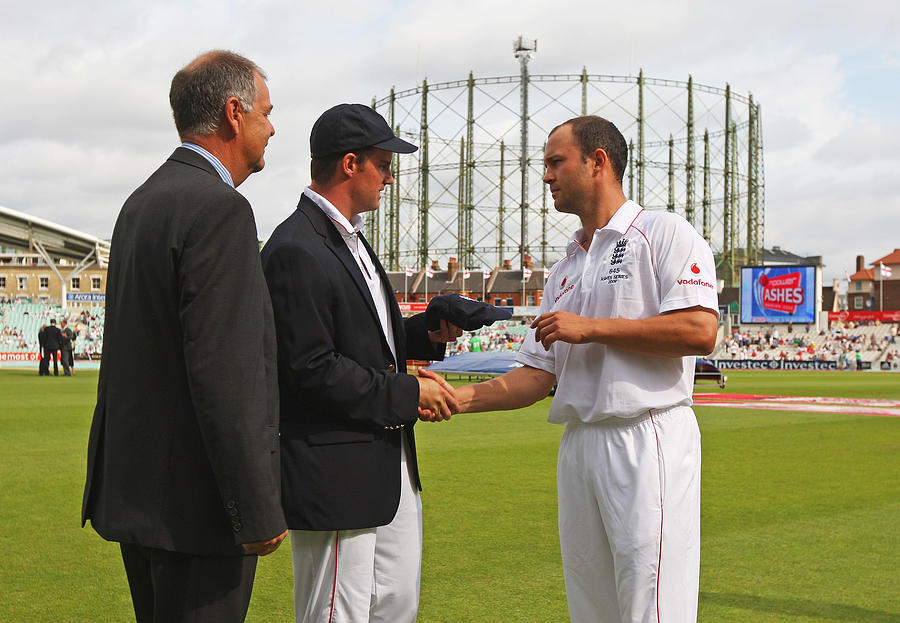 England v Australia - npower 5th Ashes Test: Day One #1 Photograph by Tom Shaw