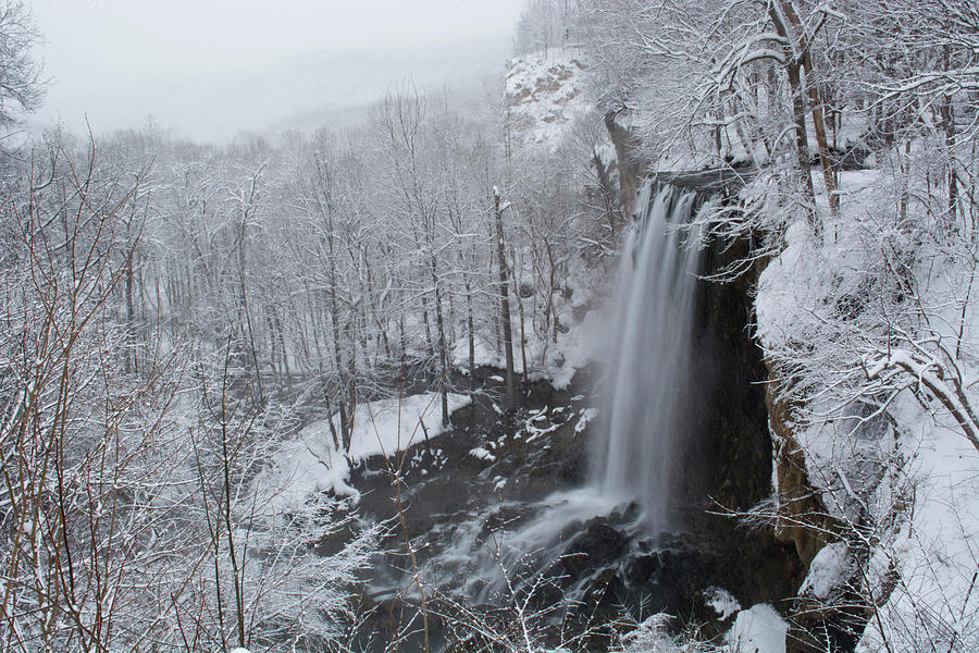 Falling Springs Falls Photograph by Jaret Peerson - Fine Art America