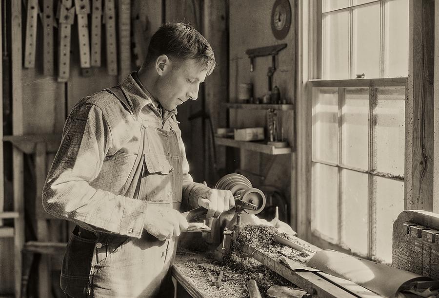 Gatlinburg Woodcarver 1933 #1 Photograph by Lewis Hine