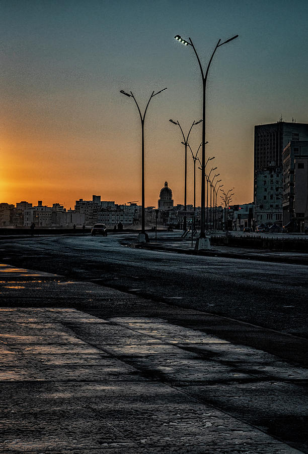 Havana Sunrise Photograph by Tom Singleton